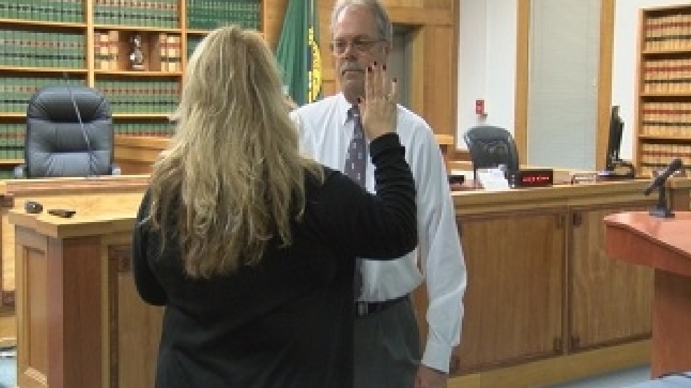 New Asotin County Sheriff John Hilderbrand is sworn in KLEW