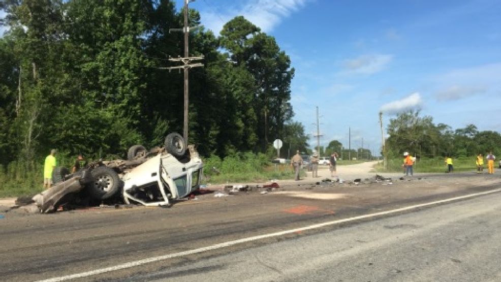 Traffic alert update 1 lane of Hwy 105 west of Sour Lake reopens following fatal crash KFDM