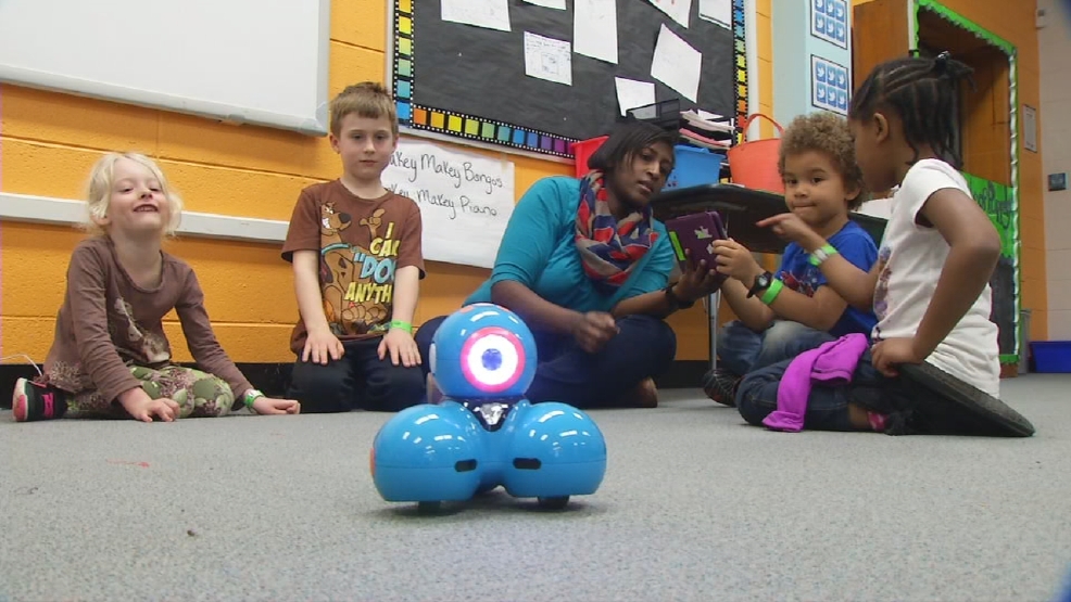 Kids learn by programming robots at Hall Fletcher