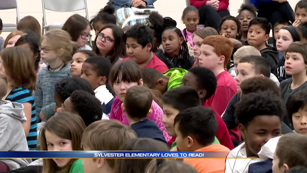Sylvester Elementary loves to read! WSBT
