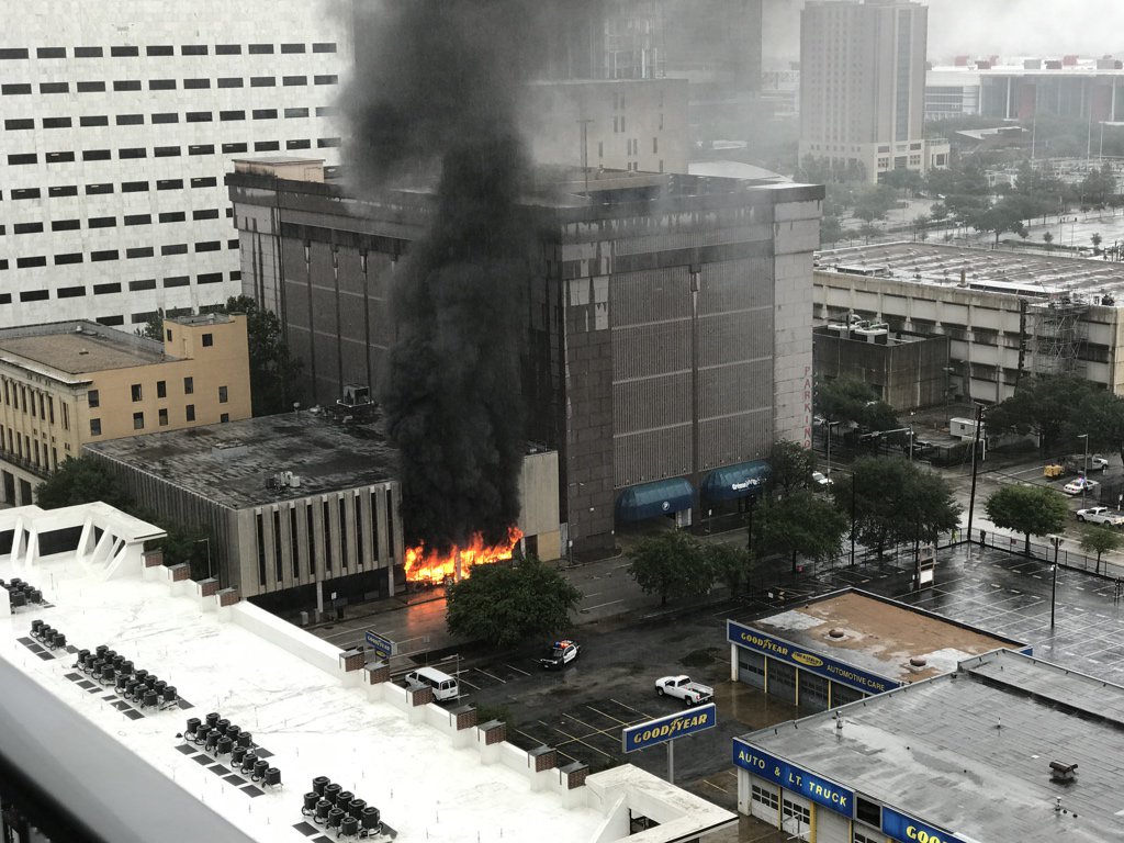 Blaze erupts in downtown Houston building as TS Harvey rages on | WJLA1024 x 768