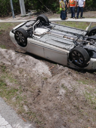 Man Crashes Into Ditch In Port St Lucie Wpec