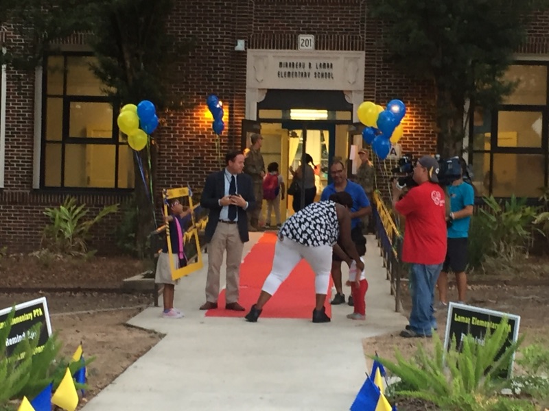 Students begin yearround program at Lamar Elementary School WOAI