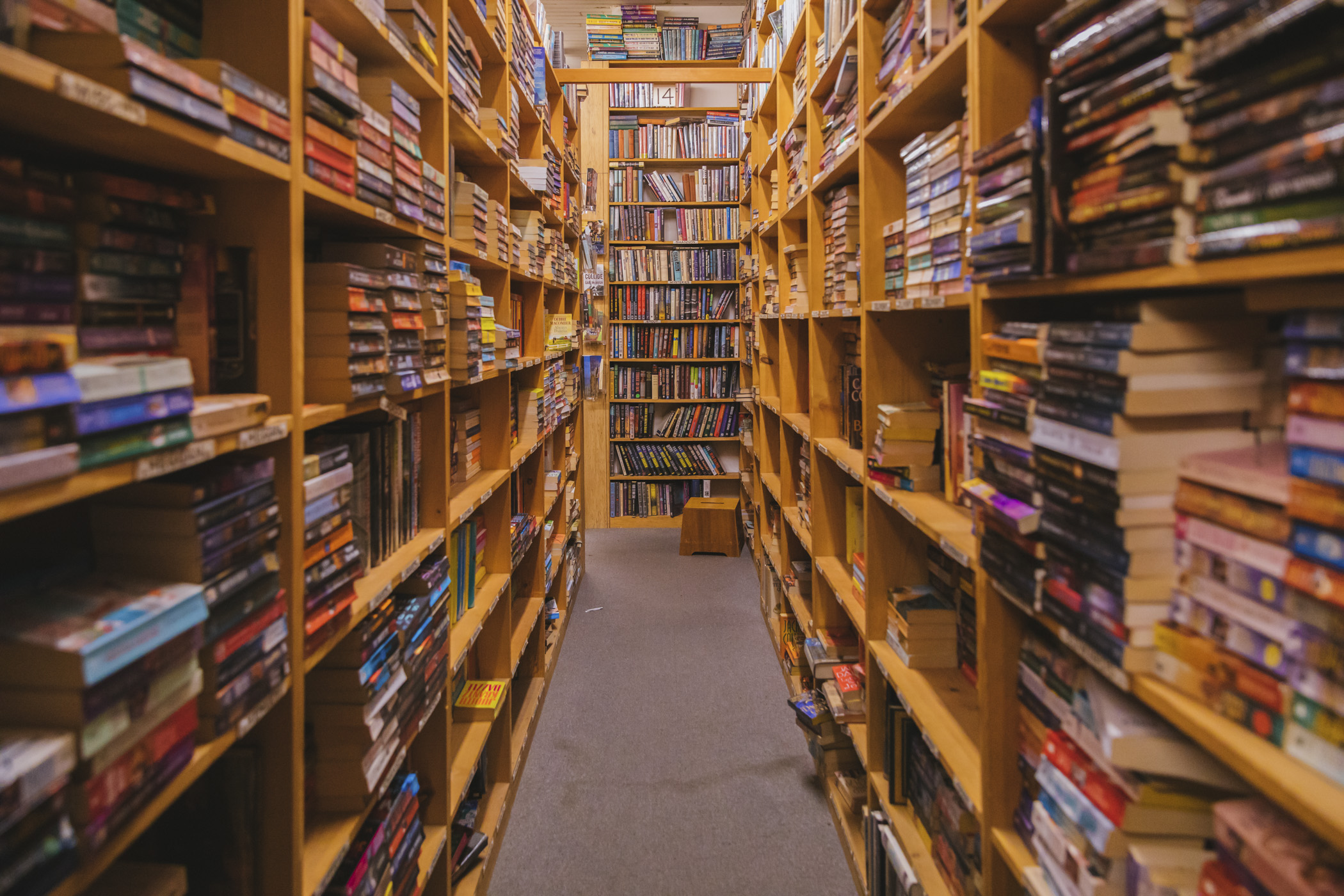 photos-inside-the-largest-used-bookstore-in-washington-seattle-refined