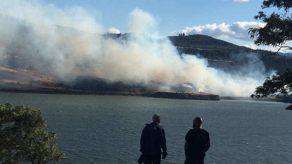Fire closes rest area east of Hood River, jumps I84, Level 1