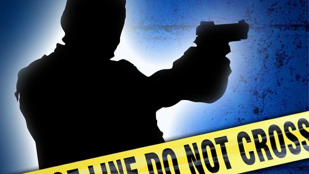 robbed at gunpoint on front lawn, 3 tell little rock police