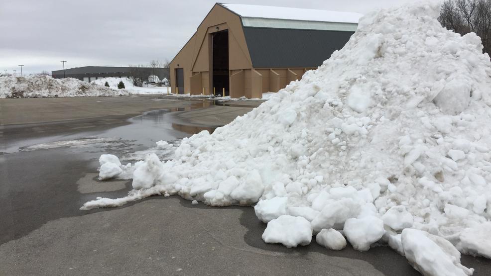 Snow hauled away after Blizzard Evelyn piles up WLUK