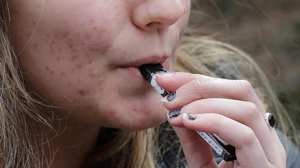 US health officials move to tighten sales of e-cigarettes